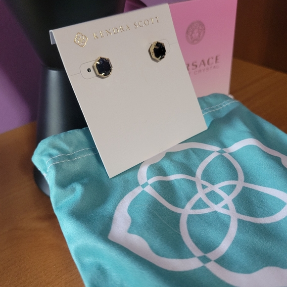 Barely worn Kendra Scott studs - Picture 3 of 5